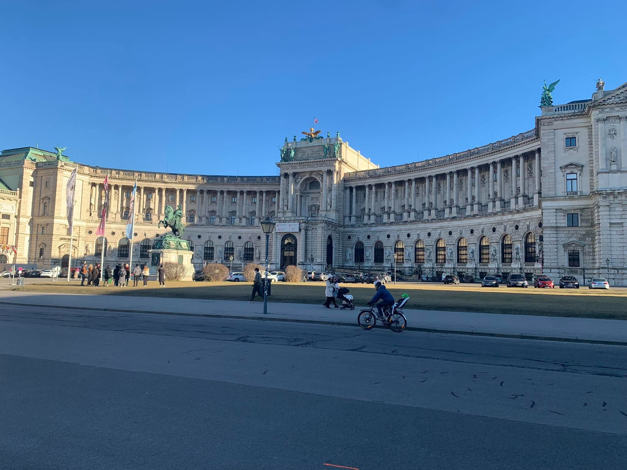Vienna - 10 Page Micro Travel Guide by Itineroo